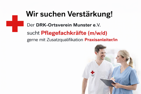 DRK Ortsverein Munster e. V. sucht Pflegefachkräfte mit Zusatzqualifikation Praxisanleiterin oder Praxisanleiter. Zwei Pflegekräfte im Gespräch.